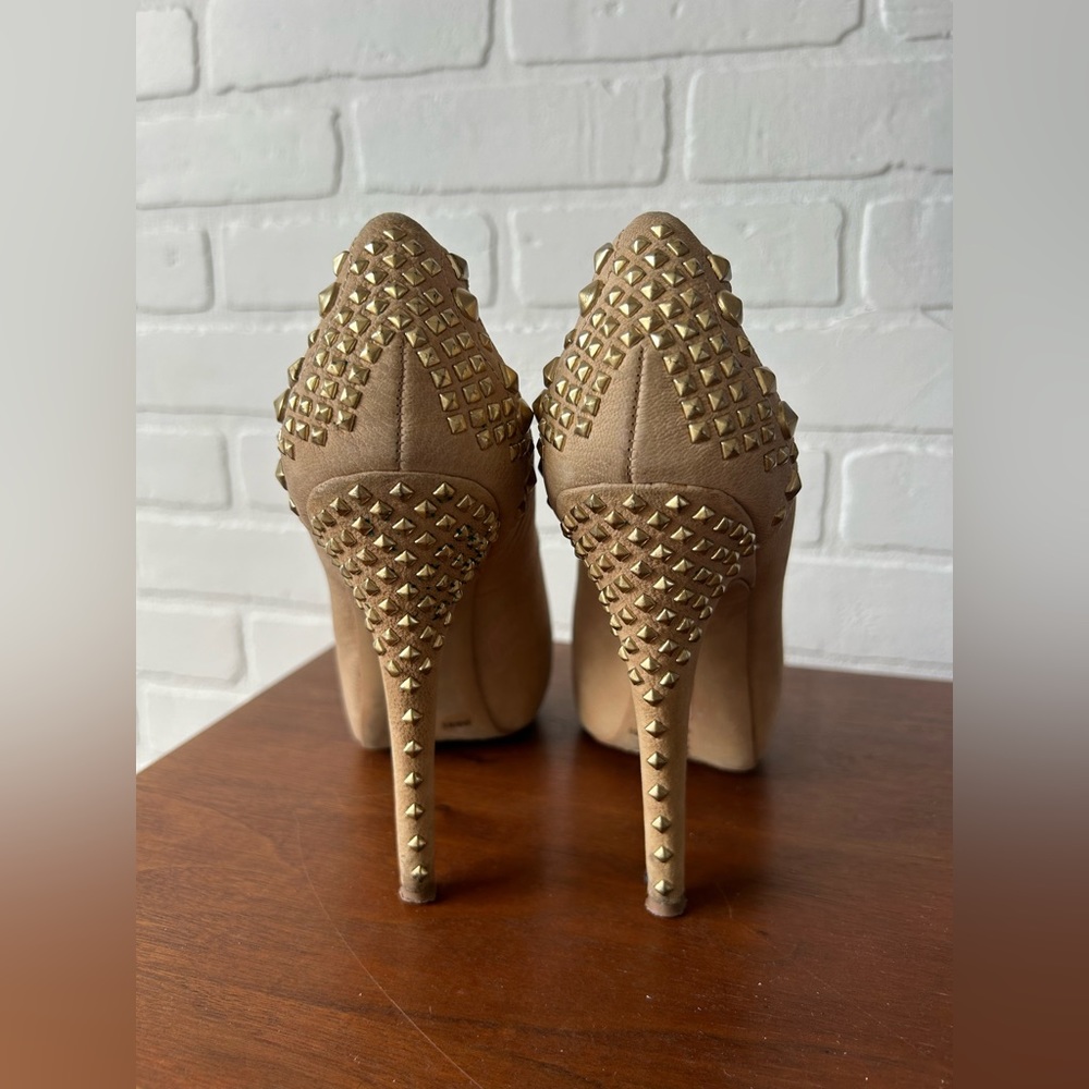 Vince Camuto Heel